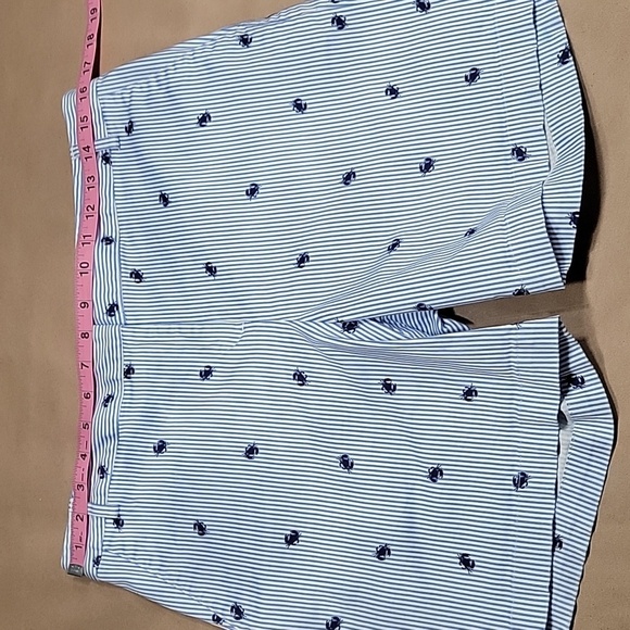 Izod Size 10 Blue White Striped Shorts with Blue Crab Pattern. Exc. Used Cond. - Picture 3 of 10